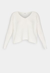 Bílý vlněný svetr s výstřihem do V, dlouhými rukávy a mírně zkráceným lemem. Měkká struktura a minimalistický design bez viditelných vzorů.