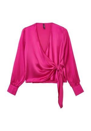 Blouse en satin rose vif à manches longues, décolleté en V et lien sur le côté. Elle possède une texture douce et des poignets froncés pour un look ajusté.