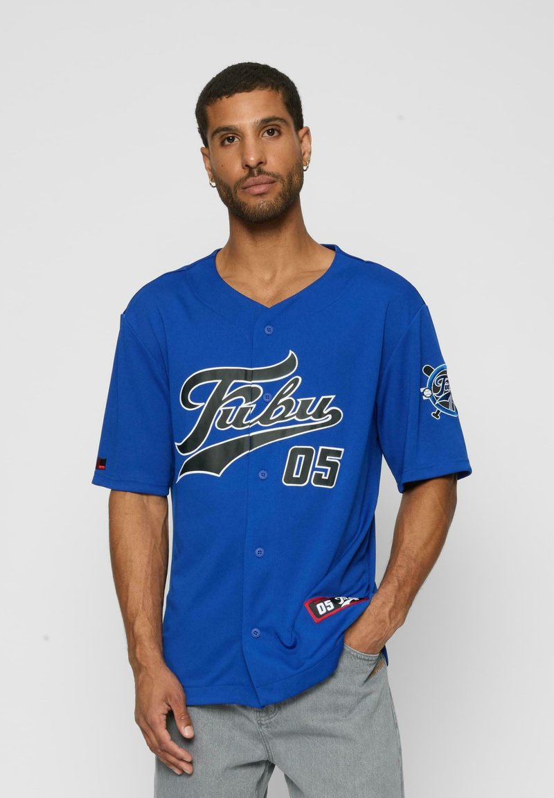 FUBU - VARSITY BASEBALL  - Marškinėliai su spaudiniu - blue, Padidinti