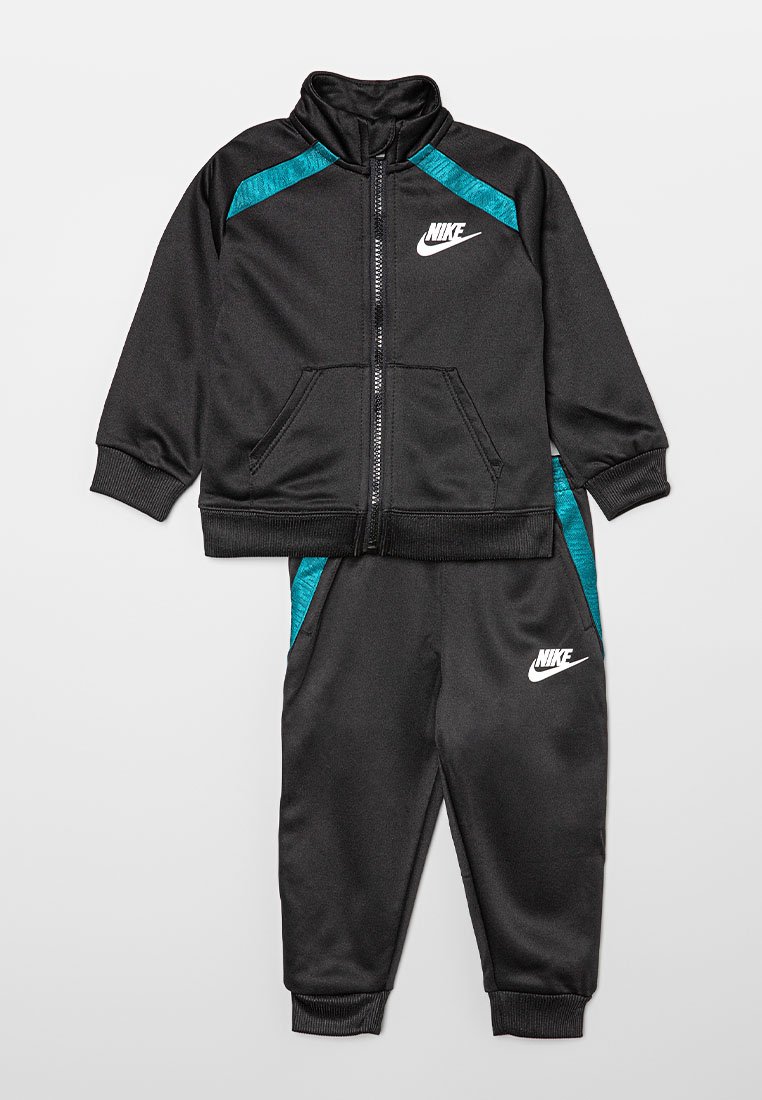 Schwarzer Trainingsanzug mit türkisfarbenen Akzenten, Jacke mit Reißverschluss und passender Hose. Enthält das Nike-Logo, elastische Bündchen und einen weichen Stoff.