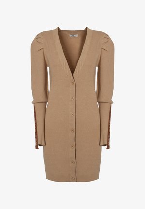 Beige lange cardigan met een diepe V-hals, geribbelde textuur, knoopsluiting aan de voorkant en pofmouwen. Bevat accentbranding op de zijmanchetten.