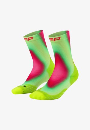 CEP, CEP RUN EDT. GRADIENT SOCKS, MID CUT, 5.0, WOMEN - Sports socks - lime pink