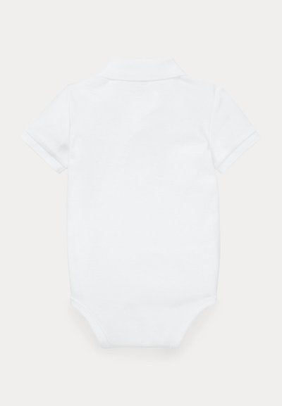 Weißer Baby-Body mit kurzen Ärmeln und Kragen, flach liegend dargestellt, Rückseite sichtbar.
