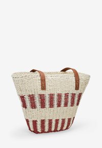 Borsa a spalla in paglia intrecciata con motivo a righe rosse e bianche, caratterizzata da manici in pelle marrone e un design ampio e aperto.
