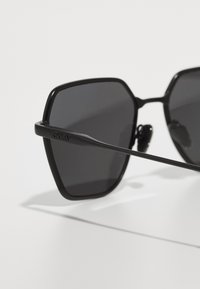 QUAY AUSTRALIA WORLD TOUR - Óculos de sol - black