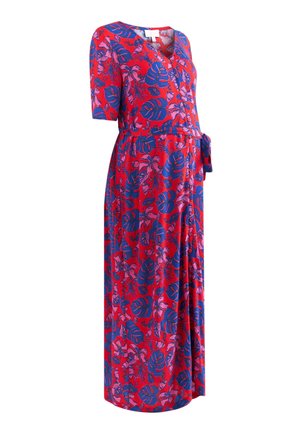 Robe de maternité rouge avec un motif de feuilles et fleurs tropicales roses et bleues, manches courtes, col en V et ceinture nouée à la taille.