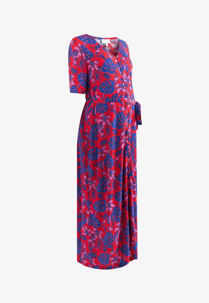 Robe de maternité rouge avec un motif de feuilles et fleurs tropicales roses et bleues, manches courtes, col en V et ceinture nouée à la taille.