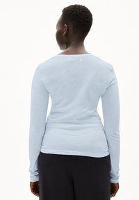 ARMEDANGELS ENRICCAA SOFT - Langarmshirt - morning sky