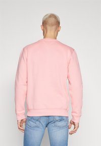 Tommy Jeans REGULAR C NECK - Mikina - tickled pink