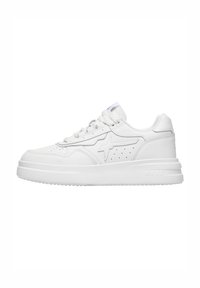 Weiße Sneaker mit einer glatten Lederoberfläche, durchbrochenen Akzenten, dicker Sohle, flachen Schnürsenkeln und einem dezenten Sternlogo an der Seite.