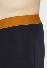 Pier One 5 PACK - Cuecas boxer - black/dark grey/brown