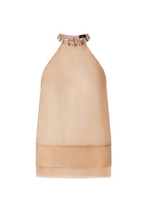 Top halter in beige trasparente con collo aderente decorato con borchie argentate, caratterizzato da un orlo dritto e una texture liscia.