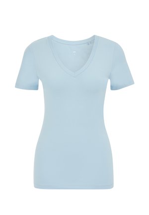 Camiseta de manga corta color azul claro con cuello en V, confeccionada con una tela suave, que presenta una silueta ajustada y detalles de costura sutiles.