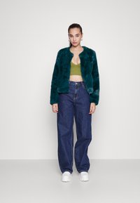 BDG Urban Outfitters JOSIE  - Toppi - avocado