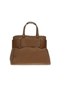 Borsa a tracolla in pelle marrone con una forma strutturata, dettagli intrecciati sul bordo superiore e una larga tracolla sul davanti.