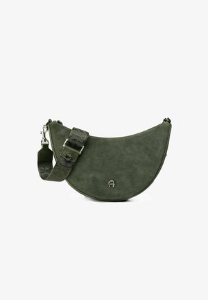 Borsa a tracolla in suede verde dalla forma a mezzaluna, con una tracolla decorata a motivo e dettagli in metallo argentato sul fondo.