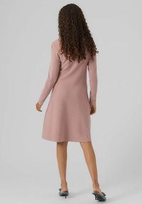 Vero Moda MINI U-BOOT-AUSSCHNITT - Sarafanas - woodrose