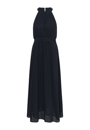 Zwarte mouwloze maxi-jurk met hoge hals, taille die wordt benadrukt, vloeiende rok en een sluiting met knopen aan de achterkant op een witte achtergrond.