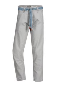 Hellgraue Baumwollhose mit einem gewebten blauen und weißen gemusterten Gürtel. Hat gerade Beine und umgekrempelte Säume für einen lässigen Look.