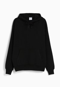 Svart huvtröja med dragsko, ribbade ärmslut och en framficka i kängurustil. Tillverkad av mjukt material med en avslappnad passform.