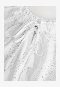 Non selezionato, white broderie