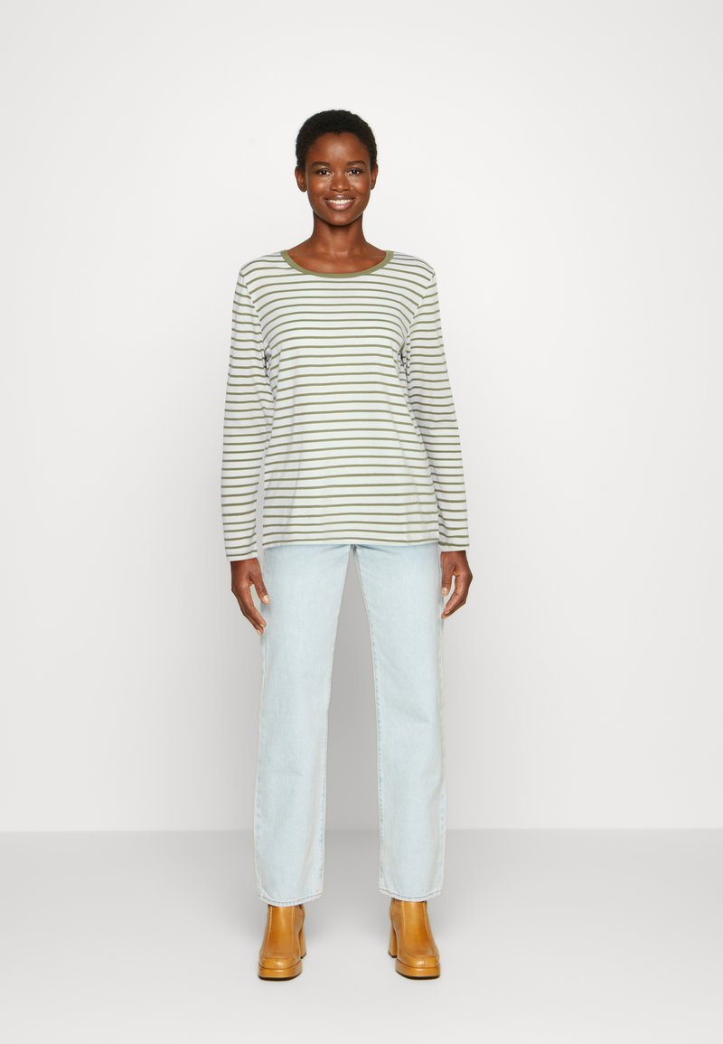 Damen T-Shirts | Moss Copenhagen ESNA TEE Langarmshirt aloe/white/dunkelgrün - KF22093 Damen T-Shirts | Moss Copenhagen ESNA TEE Langarmshirt aloe/white/dunkelgrün - KF22093