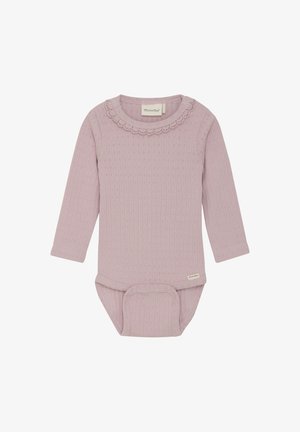 Lichtroze lange mouw bodysuit met een gestructureerd ribfluweel patroon en een geschulpte kraag. Heeft een drukknoopsluiting aan de onderkant voor gemakkelijk aankleden.