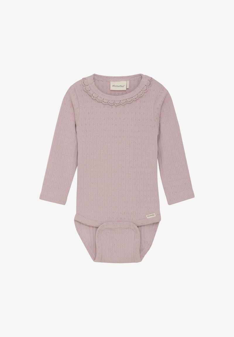 Jasnoróżowy body z długim rękawem, o teksturowanym prążkowanym wzorze i falbaniastym kołnierzyku. Posiada zapięcie na napy na dole, co ułatwia zakładanie.