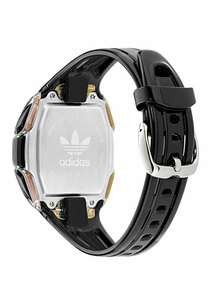 Armbanduhr mit schwarzem Gummiband und silbernem Edelstahlrücken. Verfügt über ein Adidas-Logo und eine glatte, glänzende Oberfläche. Einfache Schnallenverschluss.
