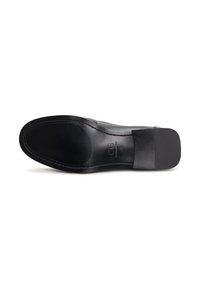 Suola in pelle nera con una finitura liscia e una leggera elevazione. Presenta un sottile logo impresso vicino al tallone e dettagli di cucitura pulita.