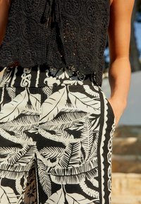 Next WIDE LEG  - Püksid - black border print