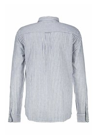 Camisa de manga larga de botones con rayas verticales en azul claro y blanco, mostrada desde la parte posterior con un pequeño pliegue central debajo del collar.