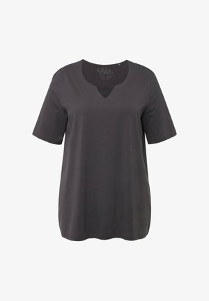 Donkergrijze T-shirt met korte mouwen, voorzien van een V-hals, een soepele textuur en een afgeronde onderrand. Merklogo zichtbaar aan de binnenkant van de hals.