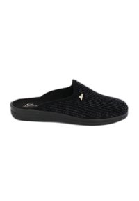 Schwarze Slipper aus strukturiertem Stoff mit einem gerippten Muster. Gummisohle und goldene Akzentdetails auf dem Obermaterial.