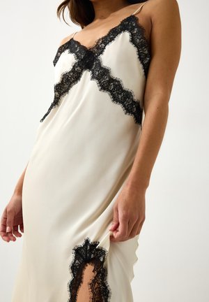 Lindex, SATIN SLIP LONG - Nattrøjer / negligé - dusty white