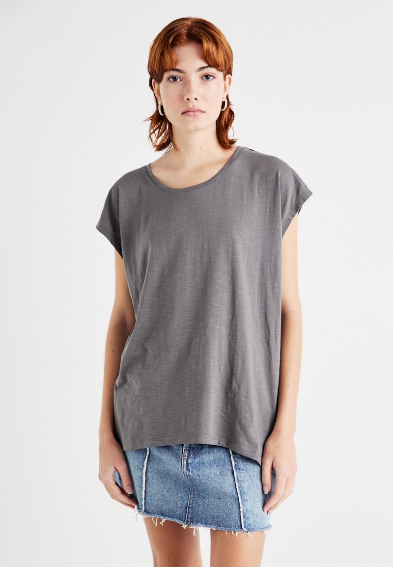 Noisy May NMMATHILDE LOOSE LONG - T-shirts - charcoal gray