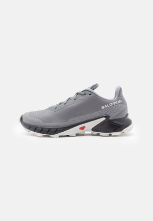 Salomon ALPHACROSS 5 - Metsajooksu tossud - pewter/black/ghost gray