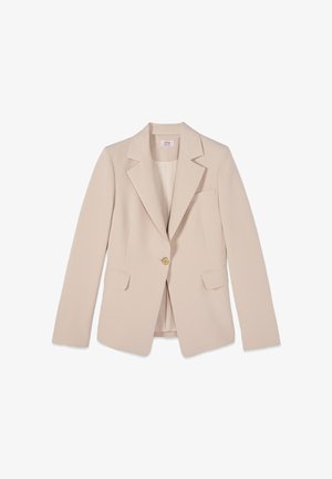 Blazer beige de un solo botón con solapas muescas, dos bolsillos frontales con solapa y un bolsillo de ojal en el pecho, exhibido plano sobre fondo blanco.