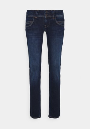 Mörkblå slim-fit jeans med urblekt detaljer, framfickor, bälteshällor och tvåknappsstängning, visade mot en vit bakgrund.