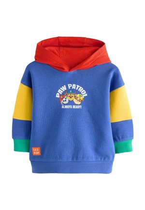Pestrofarebná detská mikina s kapucňou, ktorá má modré telo, červenú kapucňu a žlté a zelené rukávy. Grafický potlač znie "PAW PATROL VŽDY PRIPRAVENÍ!"