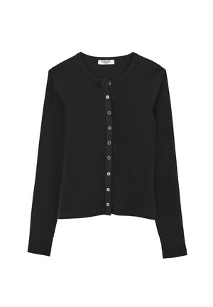 Cárdigan negro de manga larga hecho de tejido acanalado, con cuello redondo y cierre frontal de botones redondos grises.