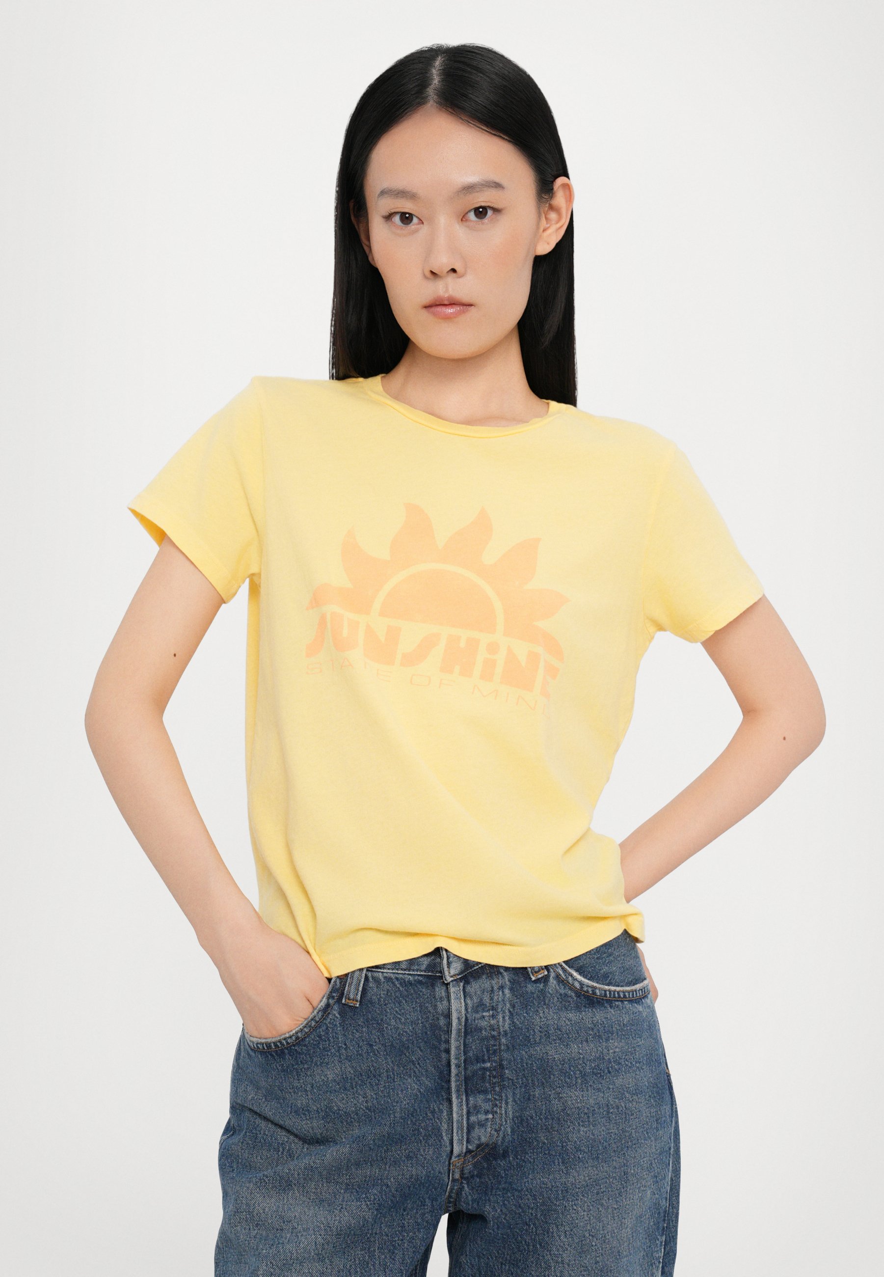 売れ筋商品|||マザー Tシャツ レディース トップス THE LITTLE GOODIE GOODIE TEE - Print T-shirt - yellow The Lil Goodie Goodie - MOTHER Signature