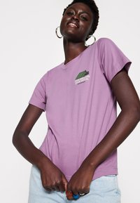 Dedicated MYSEN FIVE BILLION DUSTY  - T-shirt estampada - valerian