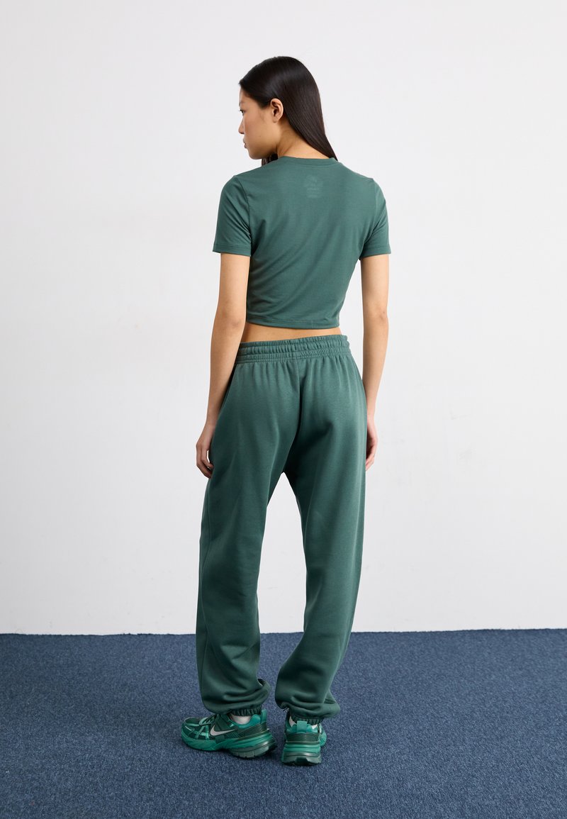 Nike Sportswear PANT Pantaloni sportivi vintage green/sail