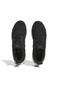 Μαύρα αθλητικά παπούτσια με πλεκτό επάνω μέρος, λευκή υφασμάτινη σόλα και μαύρες πλαστικές λεπτομέρειες. Διαθέτει σύστημα κορδονιών και εσωτερική επένδυση με λογότυπο.