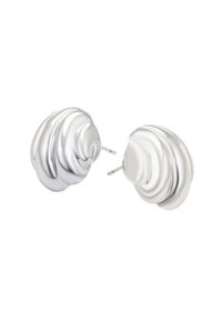 Orecchini in metallo argentato con un design a spirale e a onda, caratterizzati da una finitura lucida e una chiusura a perno.