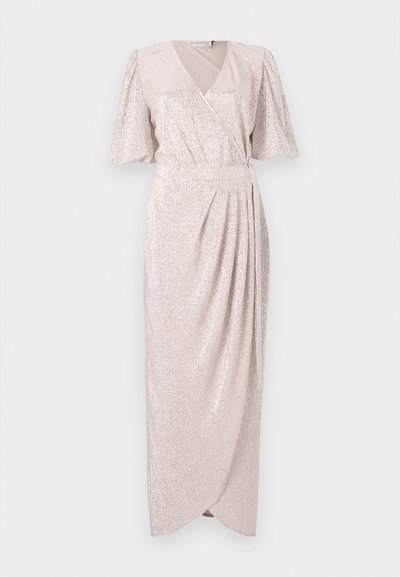 Χλωρό ροζ, maxi φόρεμα με σορτς, φτερωτά μανίκια; διαθέτει υφασμάτινη, αστραφτερή υφή με μαζεμένη μέση και ριχτό φούστα.