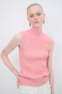 Roze ribbel mouwloos topje met hoge hals en aansluitend ontwerp, voorzien van textuurstof en een strakke taille.