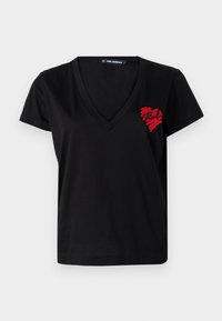 HEARTS V NECK - Tričko s potlačou - black