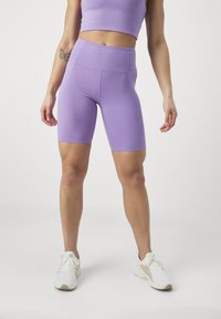 Girlfriend Collective BIKE SHORTS - Tajice - cosmos